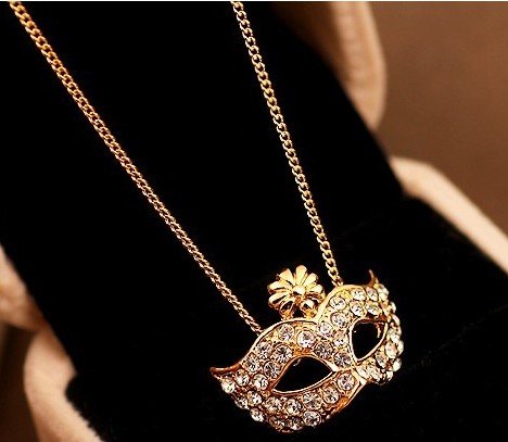 Modern Full Of Drills Hollow Mask Queen Collar Necklaces