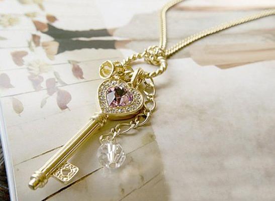 Fashion Sweet Big Crystal Gem Rhinestone Key Crown Pendant Long Necklace Chain