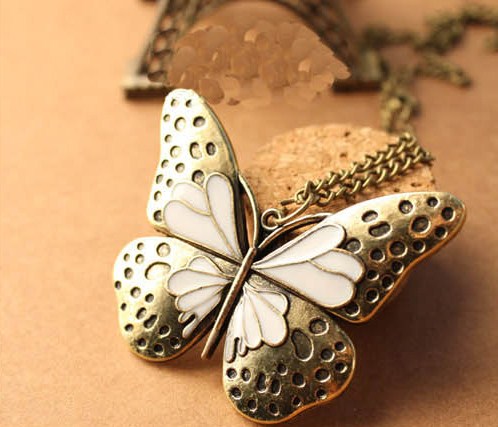 Classical Fashion Noble White Wings Butterfly Necklace